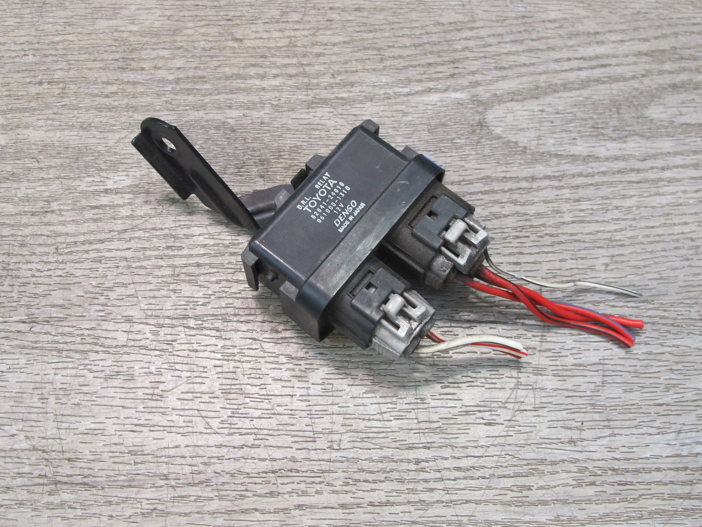 98-05 Lexus JZS160L GS400 GS430 GS300 Running Light Relay Module 82841-24010 OEM