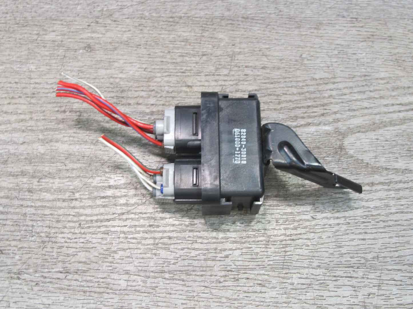 98-05 Lexus JZS160L GS400 GS430 GS300 Running Light Relay Module 82841-24010 OEM