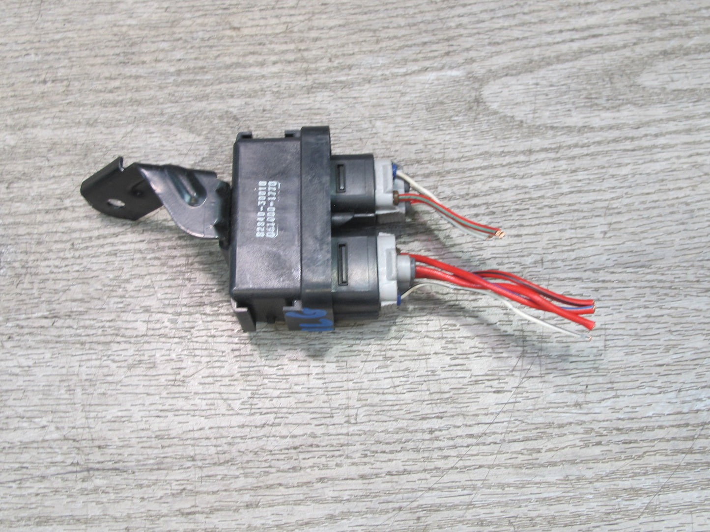 98-05 Lexus JZS160L GS400 GS430 GS300 Running Light Relay Module 82841-24010 OEM