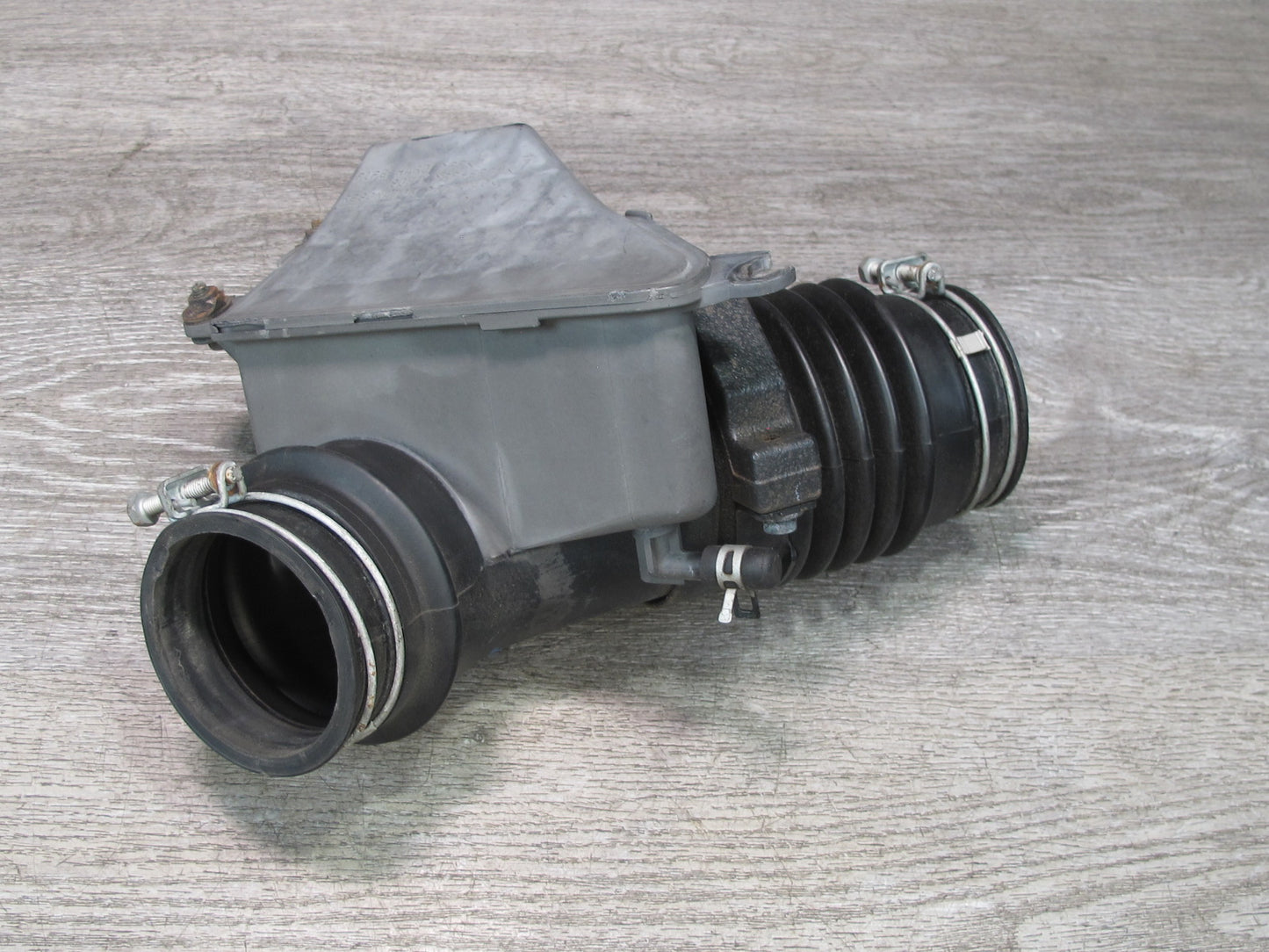 01-05 Lexus JZS160L GS300 Air Intake Resonator Tube 17860-46142 OEM