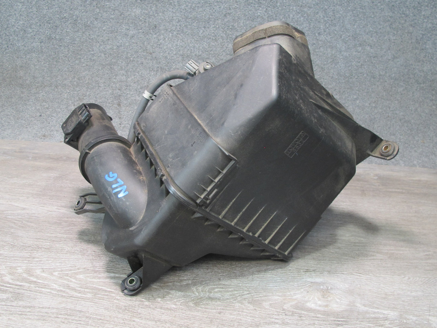01-05 Lexus JZS160L GS300 Air Intake Cleaner Filter Box w MAF Sensor 83K OEM