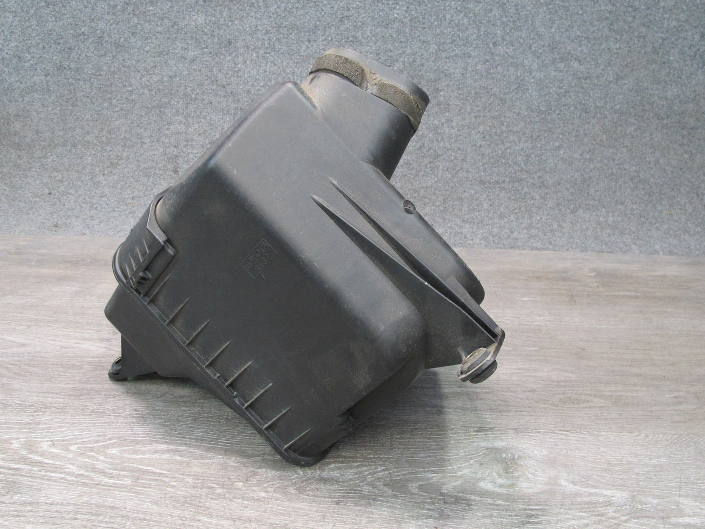 01-05 Lexus JZS160L GS300 Air Intake Cleaner Filter Box w MAF Sensor 83K OEM
