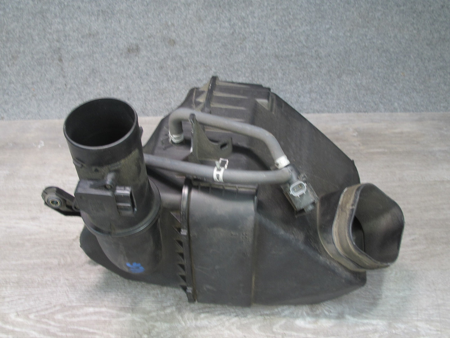 01-05 Lexus JZS160L GS300 Air Intake Cleaner Filter Box w MAF Sensor 83K OEM