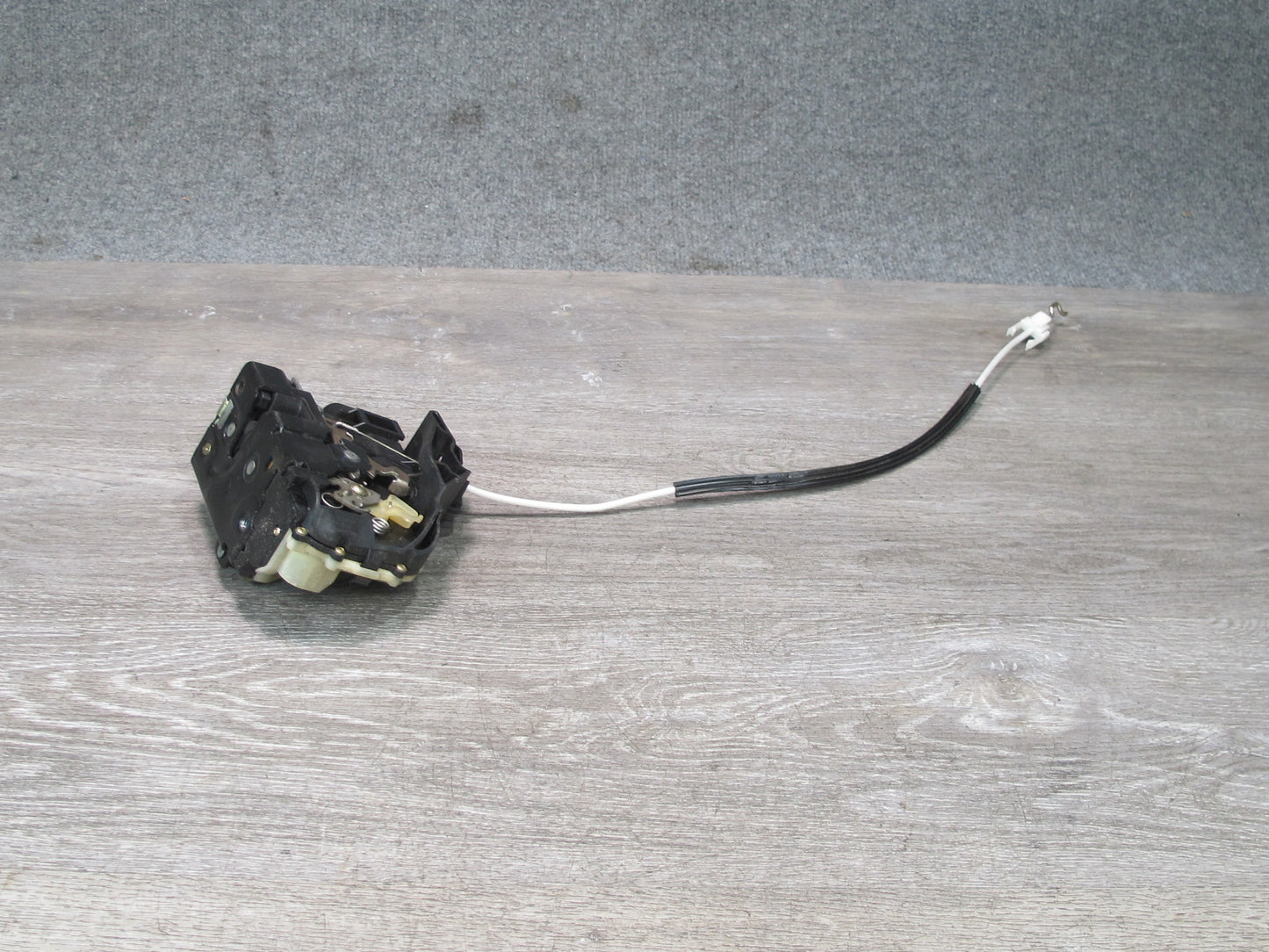 1998-2004 Porsche Boxster 986 Front Right Pass Side Door Lock Latch Actuator