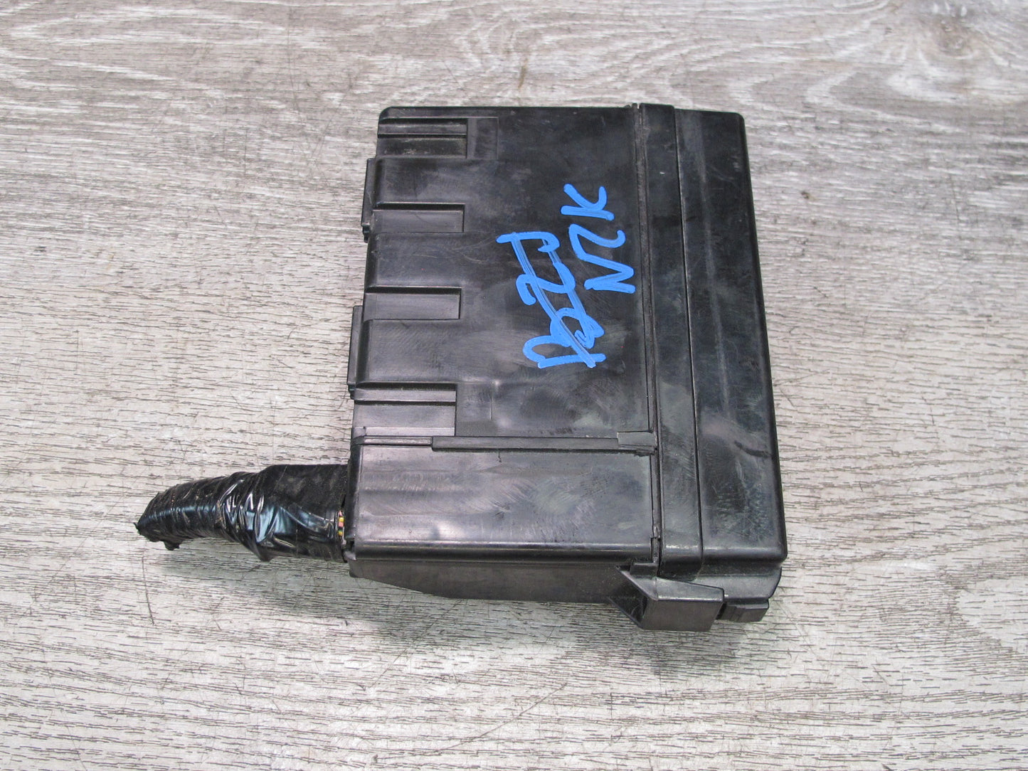 07-09 Nissan Z33 350Z Convertible GT A/T Under Hood Fuse Relay Box OEM