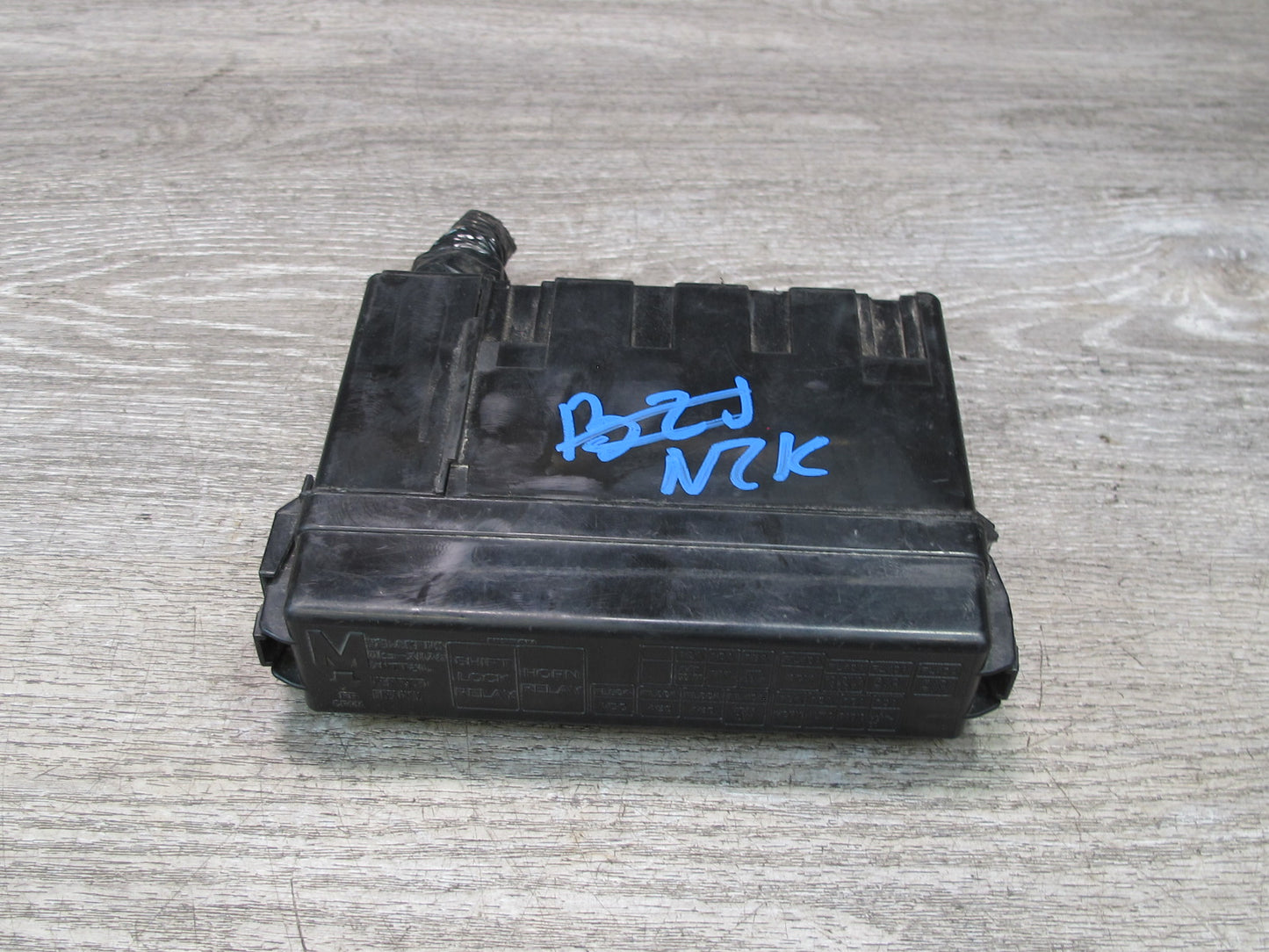 07-09 Nissan Z33 350Z Convertible GT A/T Under Hood Fuse Relay Box OEM