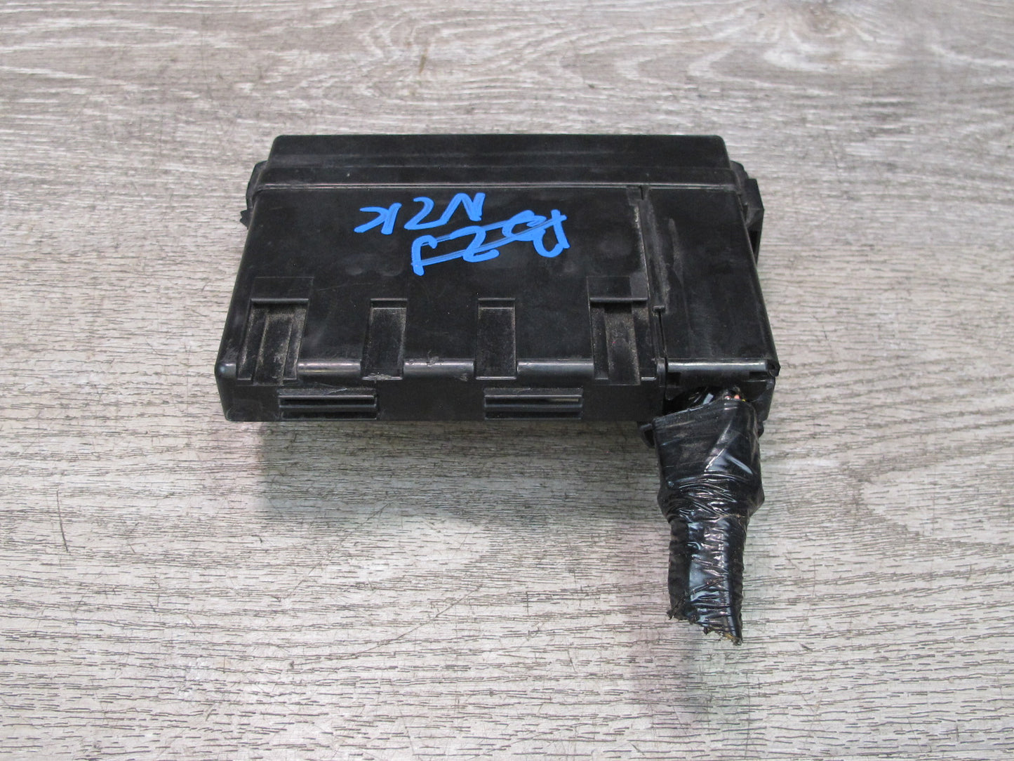 07-09 Nissan Z33 350Z Convertible GT A/T Under Hood Fuse Relay Box OEM