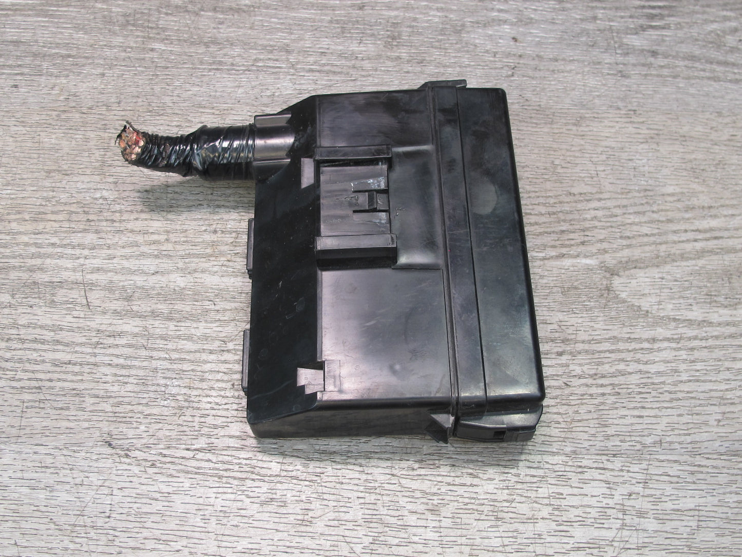 07-09 Nissan Z33 350Z Convertible GT A/T Under Hood Fuse Relay Box OEM