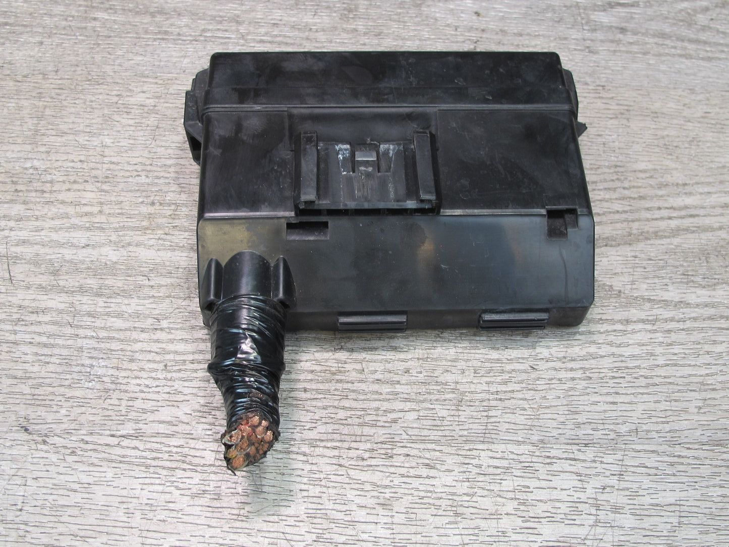 07-09 Nissan Z33 350Z Convertible GT A/T Under Hood Fuse Relay Box OEM