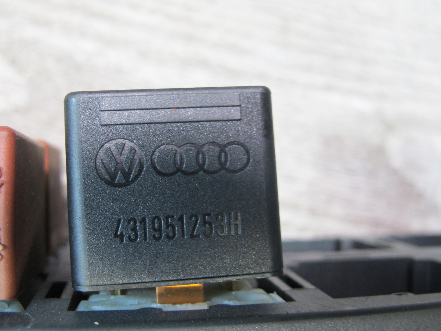 2000-2004 Porsche Boxster 986 Fuse Relay Junction Box Module Unit