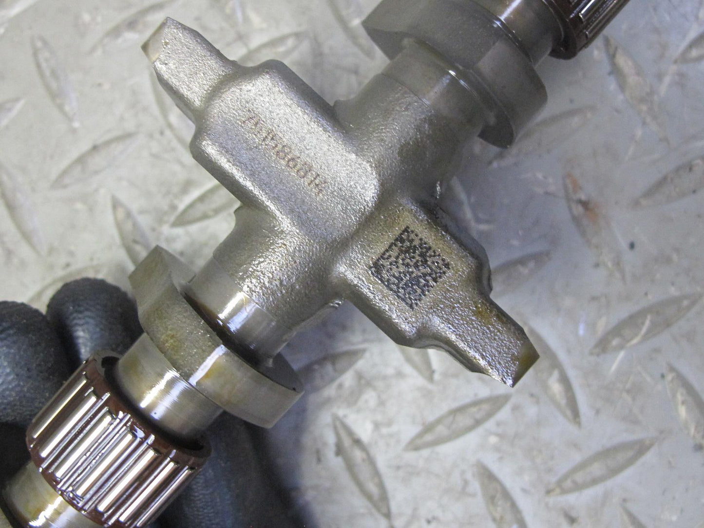 06-08 BMW E86 E85 Z4 3.0L N52 Eccentric Balance Camshaft 68K Miles 7515868 OEM