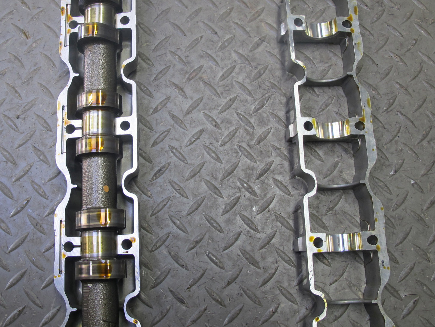 06-08 BMW E85 Z4 3.0L N52 Exhaust Camshaft w Bearing Shelf Tray 68K Miles OEM