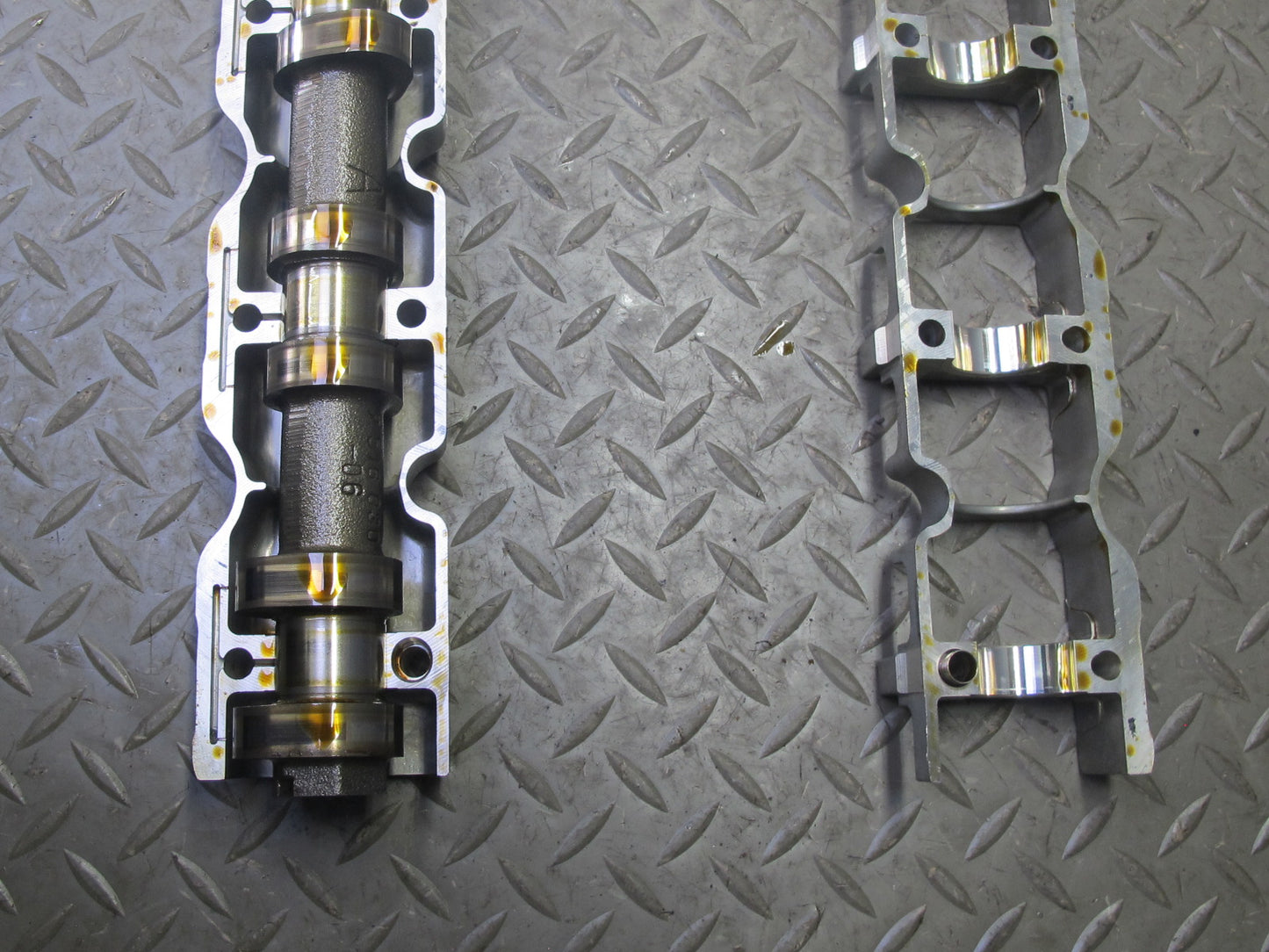 06-08 BMW E85 Z4 3.0L N52 Exhaust Camshaft w Bearing Shelf Tray 68K Miles OEM