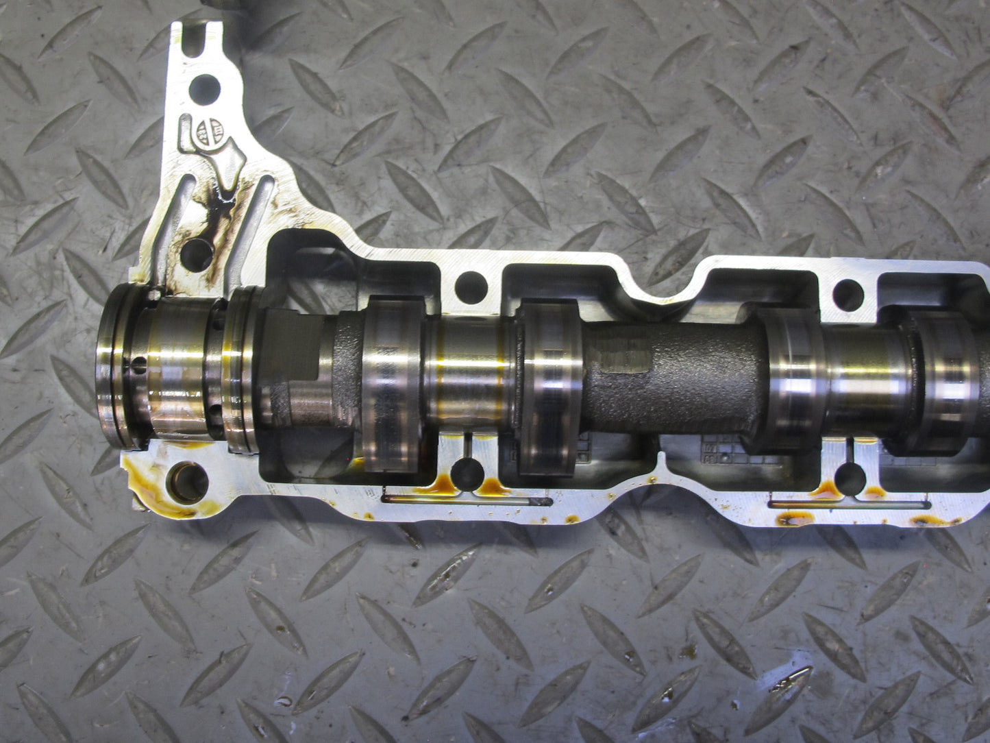 06-08 BMW E85 Z4 3.0L N52 Exhaust Camshaft w Bearing Shelf Tray 68K Miles OEM