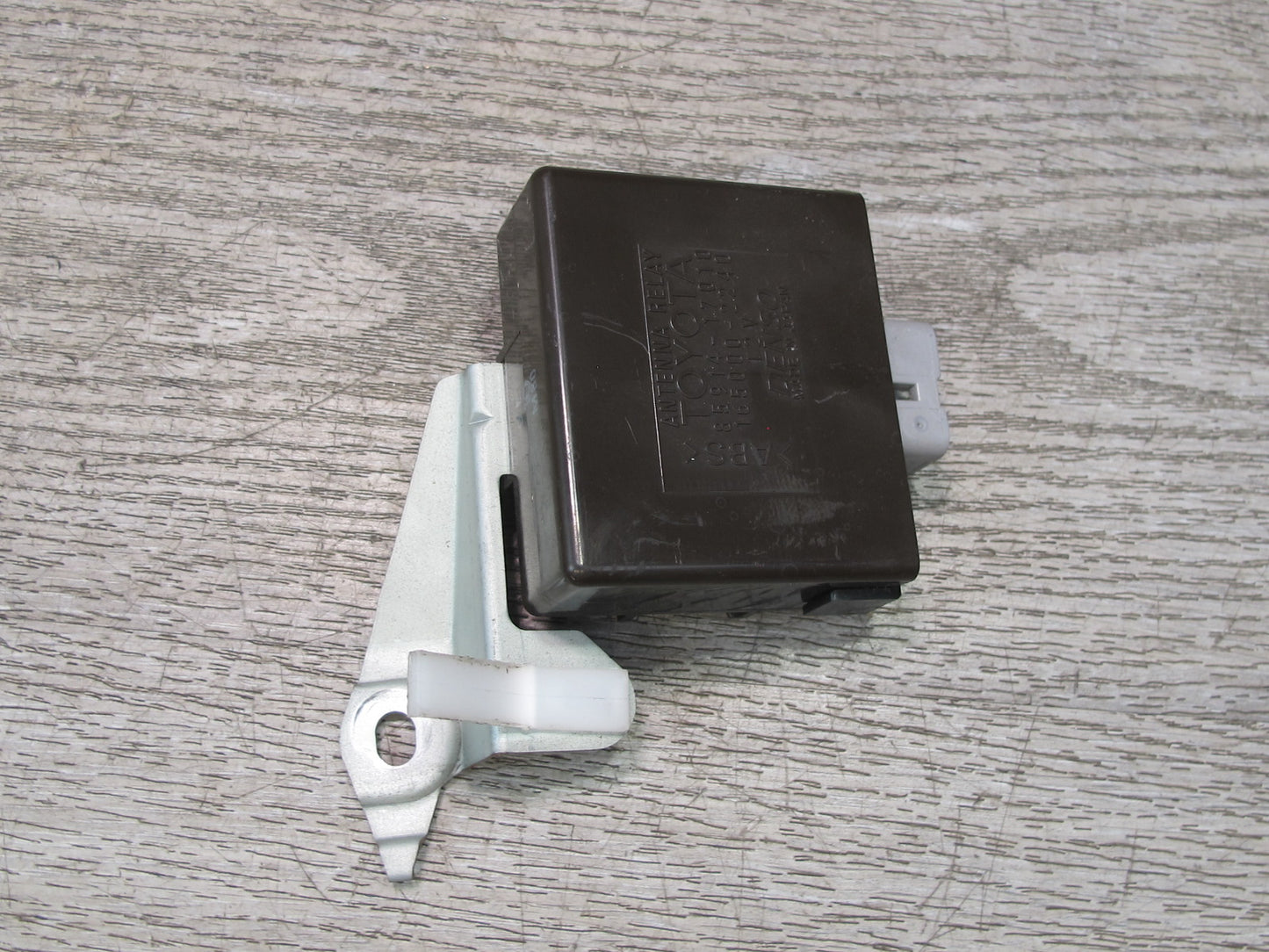 00-05 Toyota MR2 Spyder ZZW30L Antenna Aerial Relay Module 85914-17010 OEM
