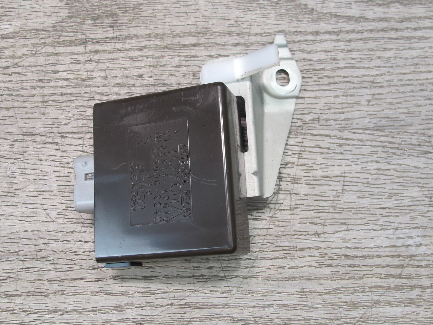00-05 Toyota MR2 Spyder ZZW30L Antenna Aerial Relay Module 85914-17010 OEM