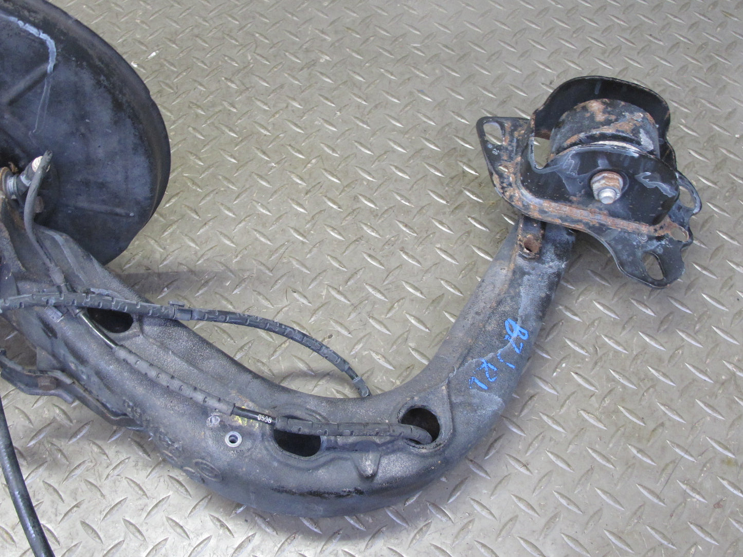 03-08 BMW E85 Z4 RWD Rear Left Spindle Knuckle Trailing Arm Hub Bearing 68K OEM