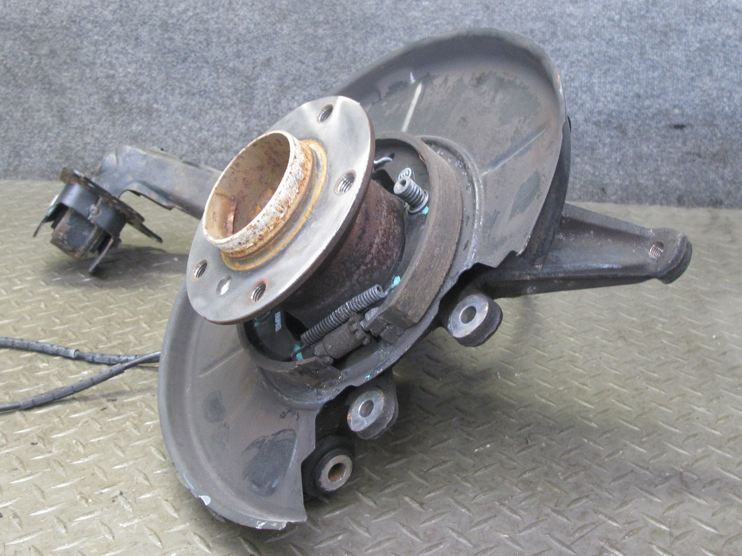 03-08 BMW E85 Z4 RWD Rear Right Spindle Knuckle Trailing Arm Hub Bearing 68K OEM