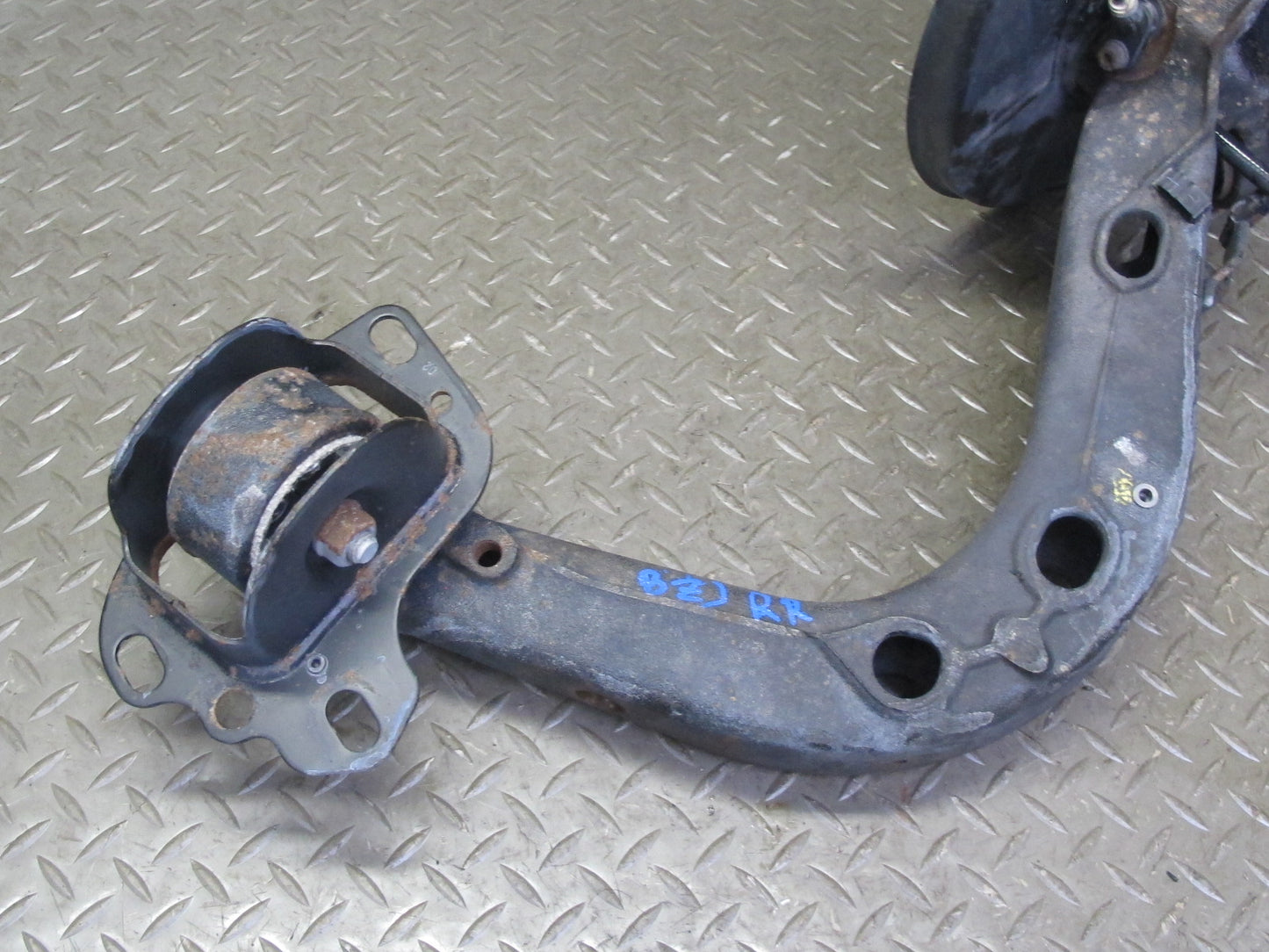 03-08 BMW E85 Z4 RWD Rear Right Spindle Knuckle Trailing Arm Hub Bearing 68K OEM