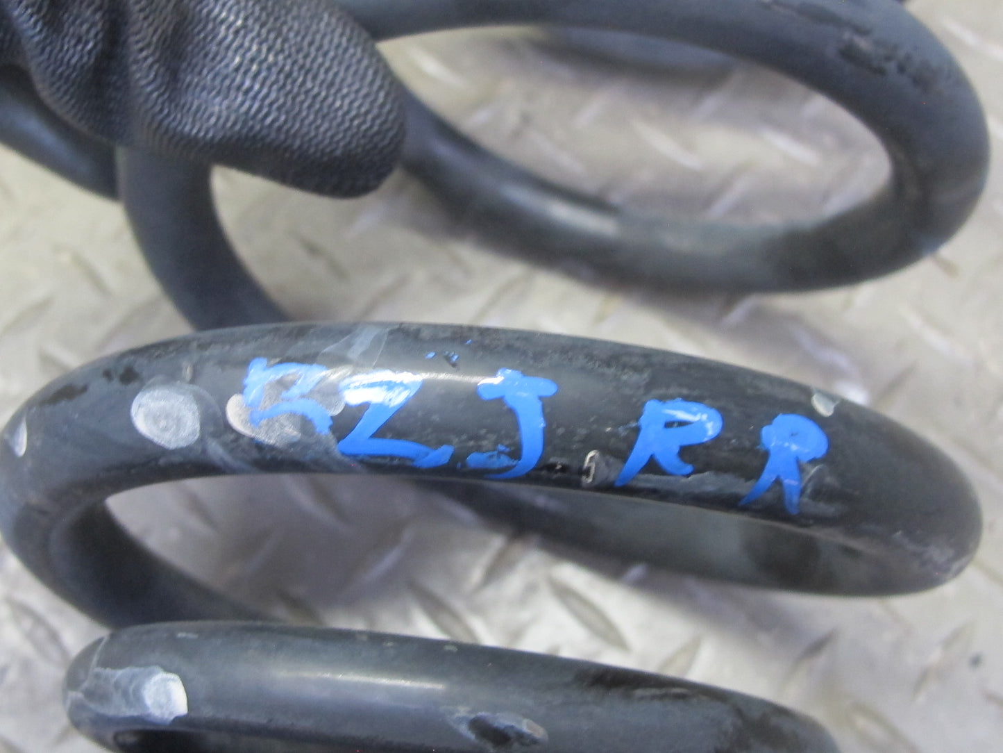 06-08 BMW E85 Z4 Set of 2 Rear Left & Right Coil Spring W/ Pads 68K Miles OEM