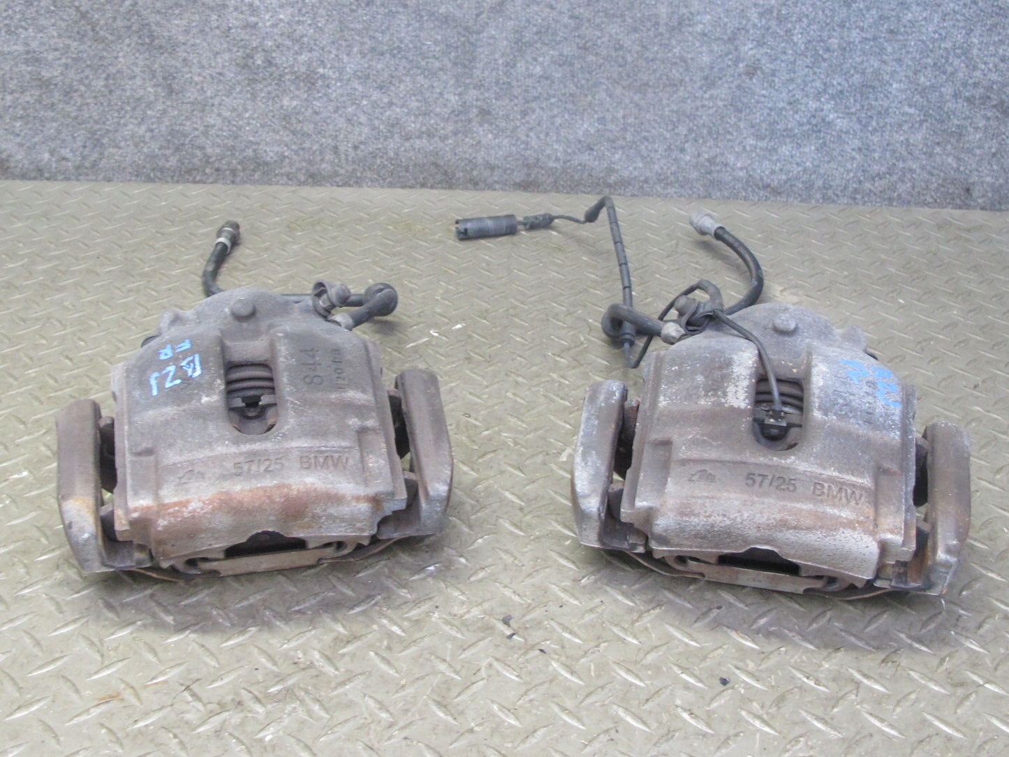 06-08 BMW E85 Z4 N52 3.0si RWD Set of 2 Front Left & Right Brake Caliper 68K OEM