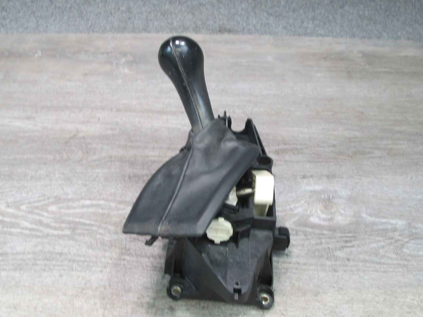 2000-2004 Porsche Boxster 986 5-SPEED Manual Transmission Gear Shifter W/ Knob