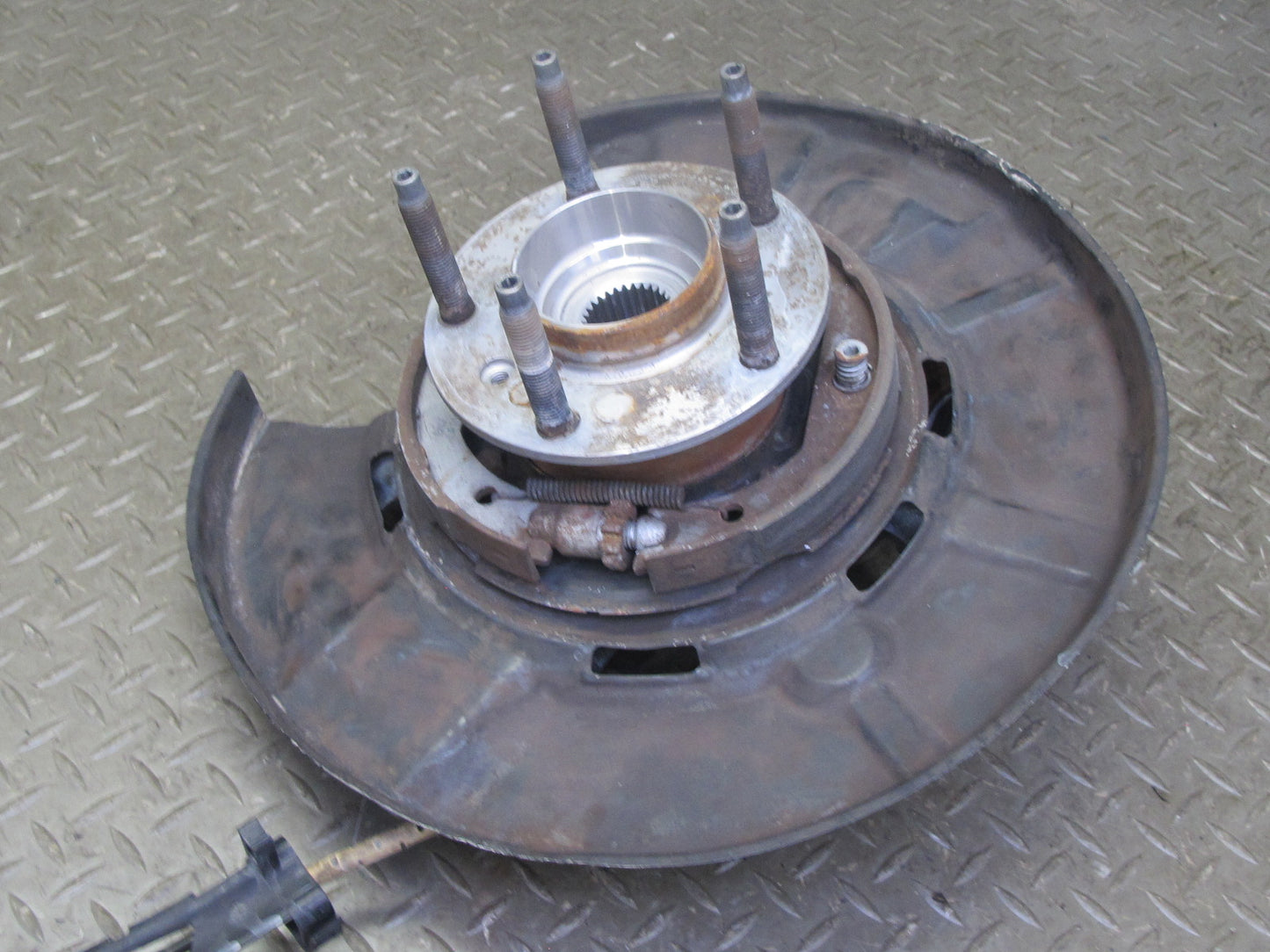 2008-2011 BMW E92 E93 E90 M3 Rear Right Spindle Knuckle Wheel Hub Bearing