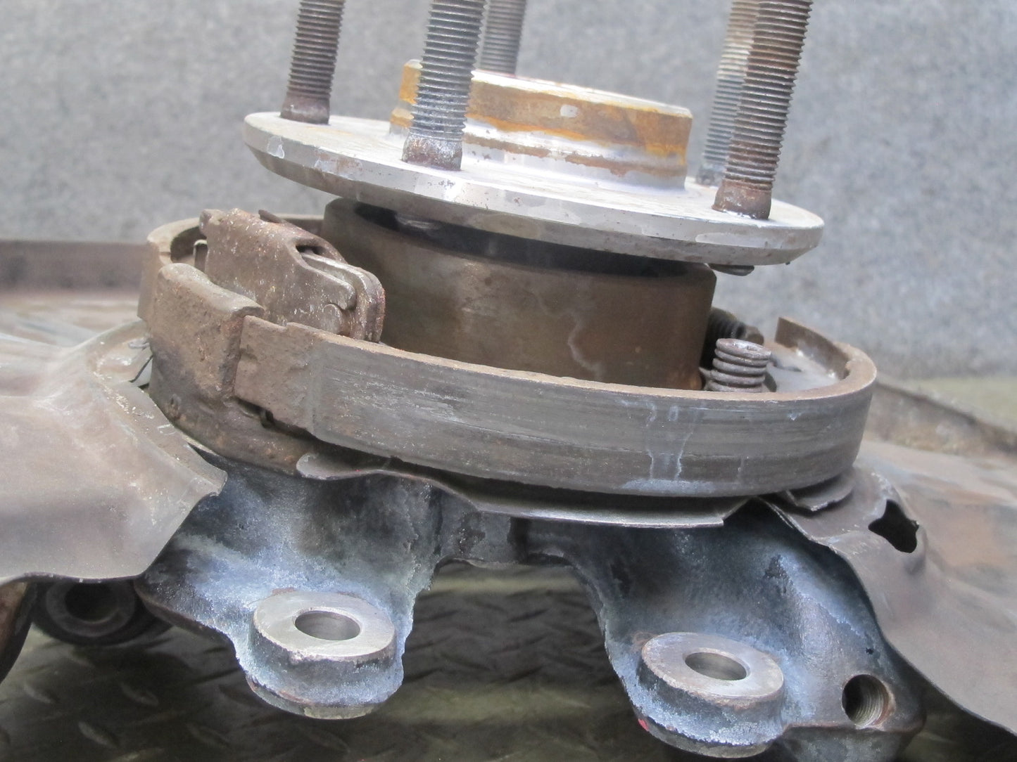 2008-2011 BMW E92 E93 E90 M3 Rear Right Spindle Knuckle Wheel Hub Bearing