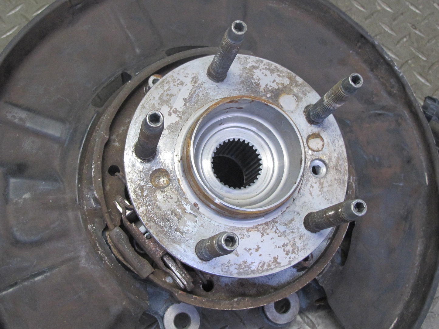 2008-2011 BMW E92 E93 E90 M3 Rear Right Spindle Knuckle Wheel Hub Bearing