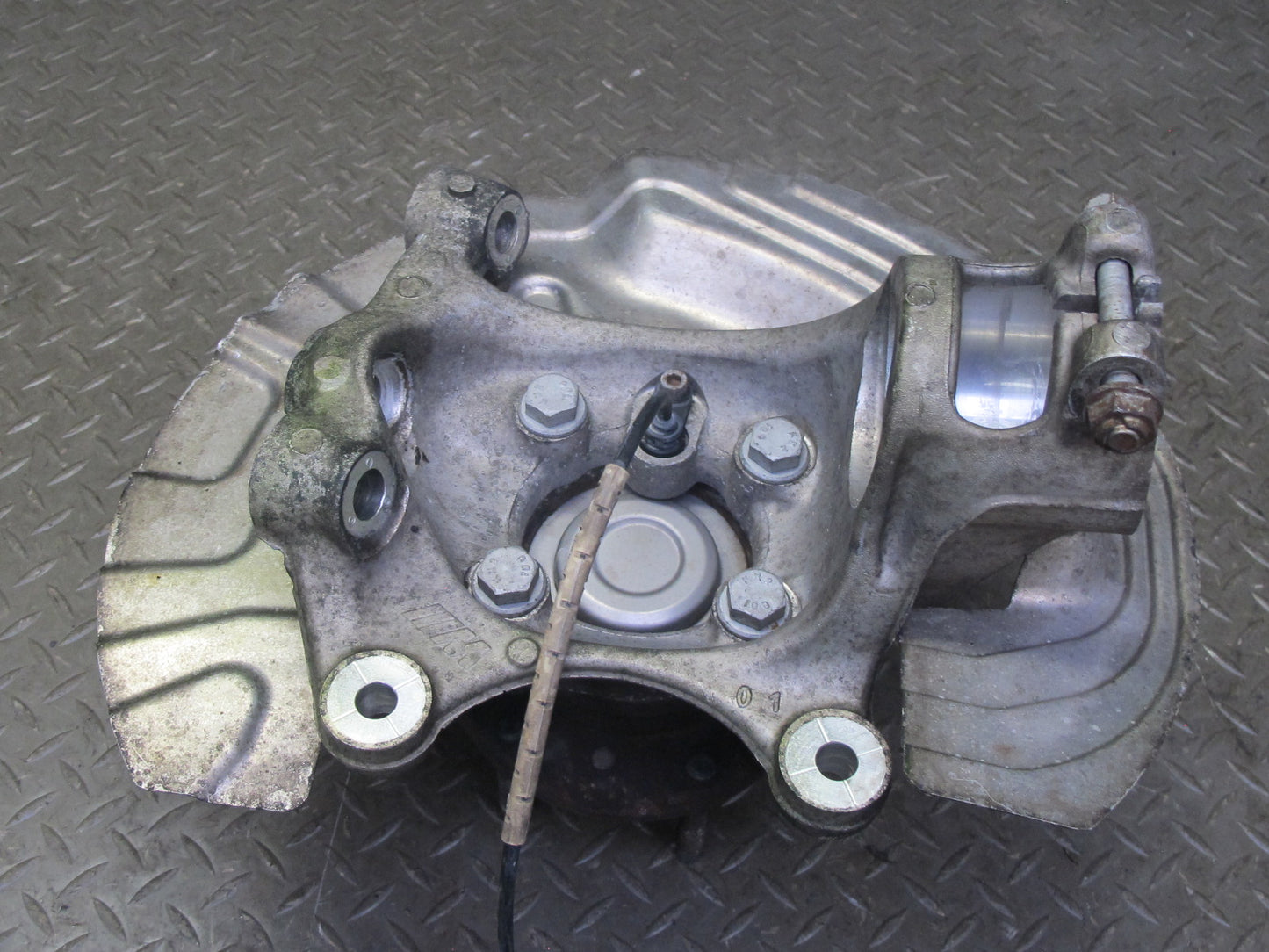 2008-2013 BMW E90 E92 M3 Front Right Spindle Knuckle Wheel Hub Bearing