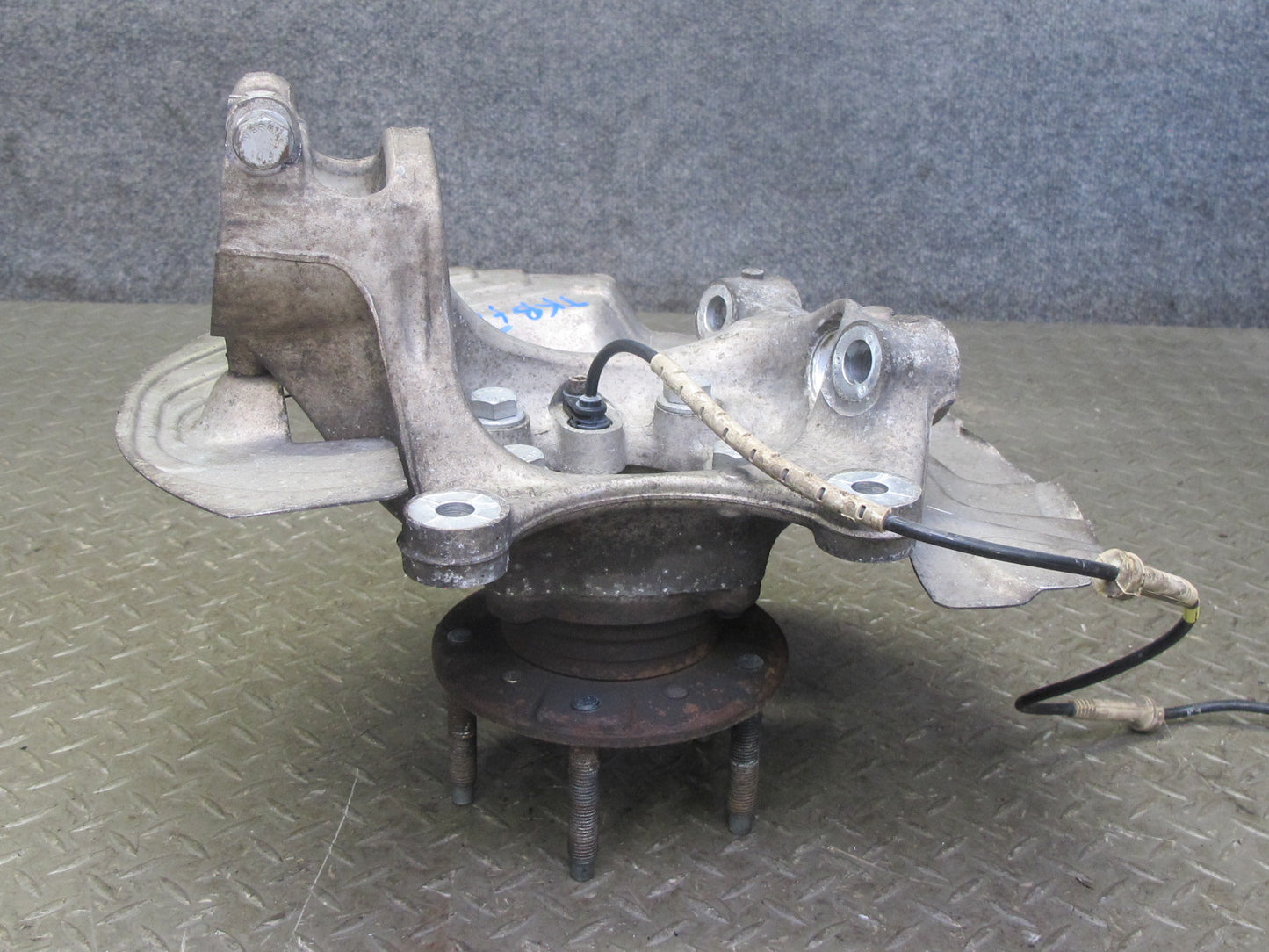 2008-2013 BMW E90 E92 M3 Front Left Spindle Knuckle Wheel Hub Bearing