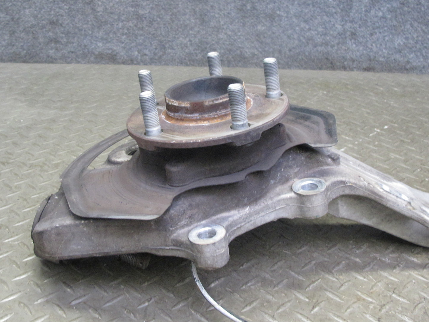 05-09 Nissan 350Z Z33 Front Right Spindle Knuckle Wheel Hub Bearing OEM