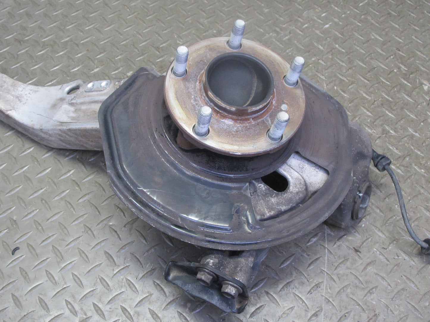 05-09 Nissan 350Z Z33 Front Right Spindle Knuckle Wheel Hub Bearing OEM