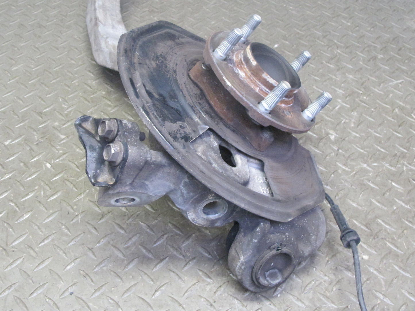 05-09 Nissan 350Z Z33 Front Right Spindle Knuckle Wheel Hub Bearing OEM