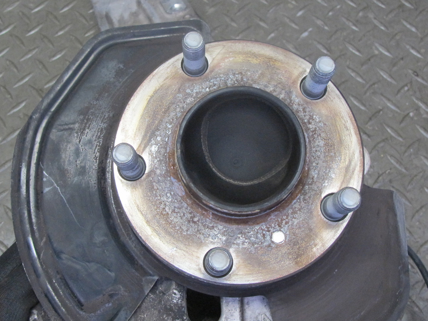 05-09 Nissan 350Z Z33 Front Right Spindle Knuckle Wheel Hub Bearing OEM