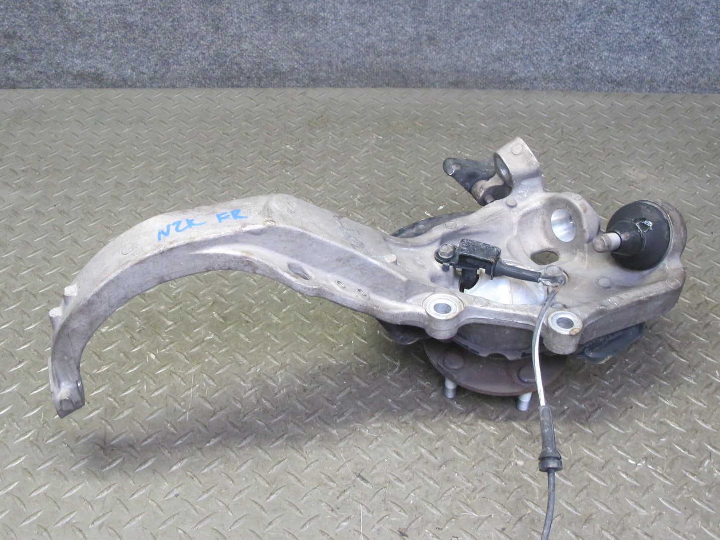 05-09 Nissan 350Z Z33 Front Right Spindle Knuckle Wheel Hub Bearing OEM