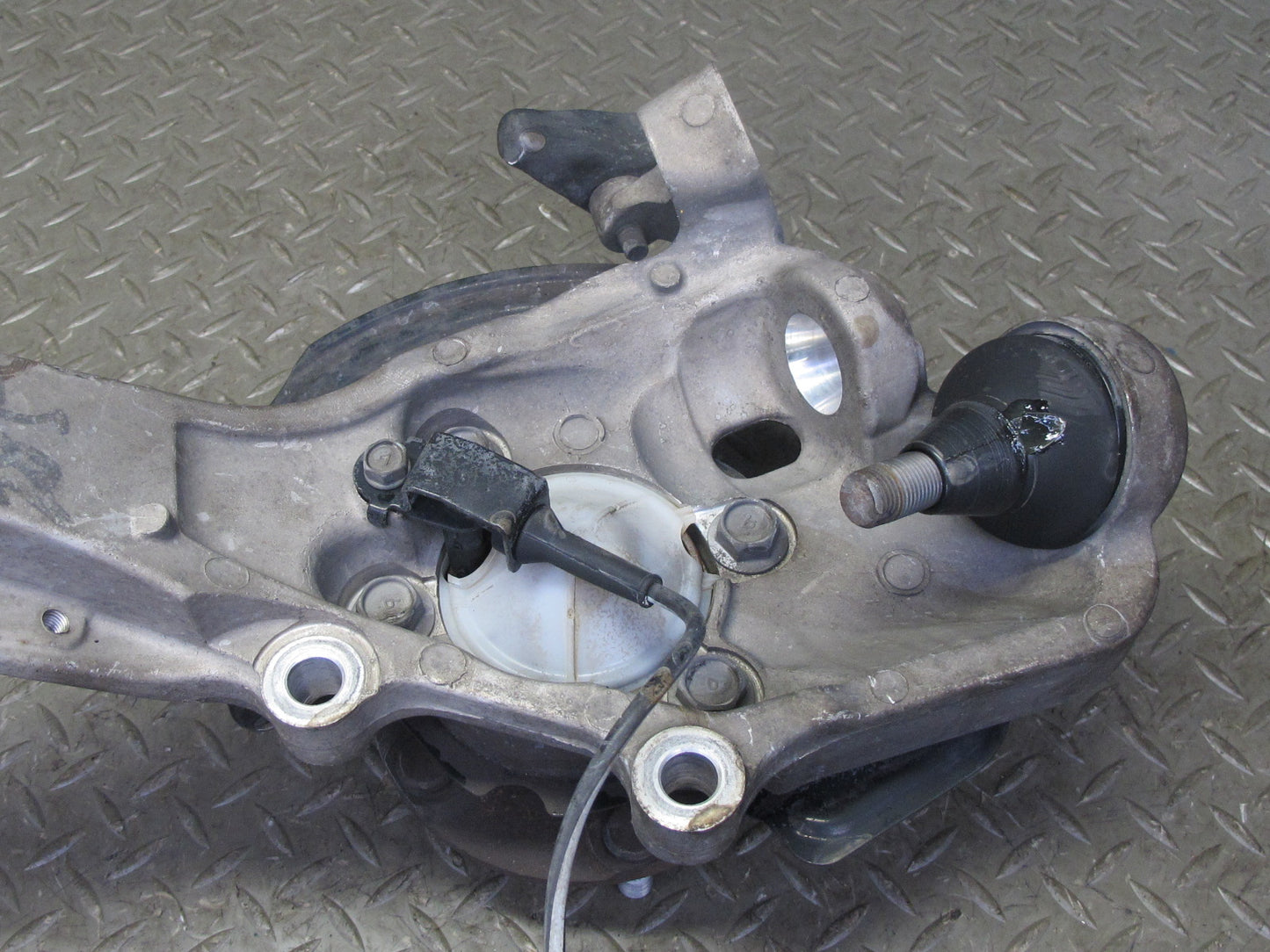 05-09 Nissan 350Z Z33 Front Right Spindle Knuckle Wheel Hub Bearing OEM