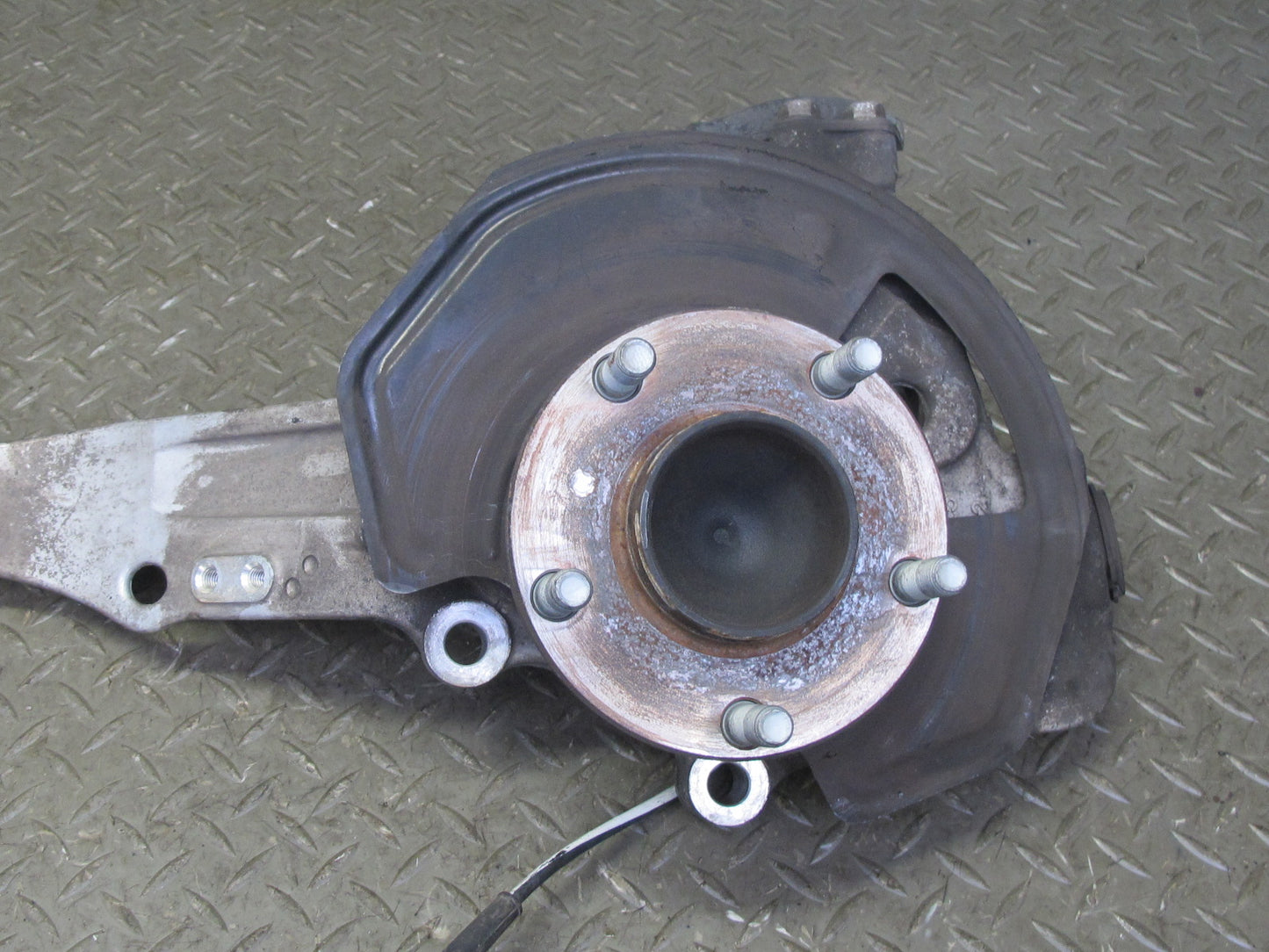 05-09 Nissan 350Z Z33 Front Left Spindle Knuckle Wheel Hub Bearing OEM