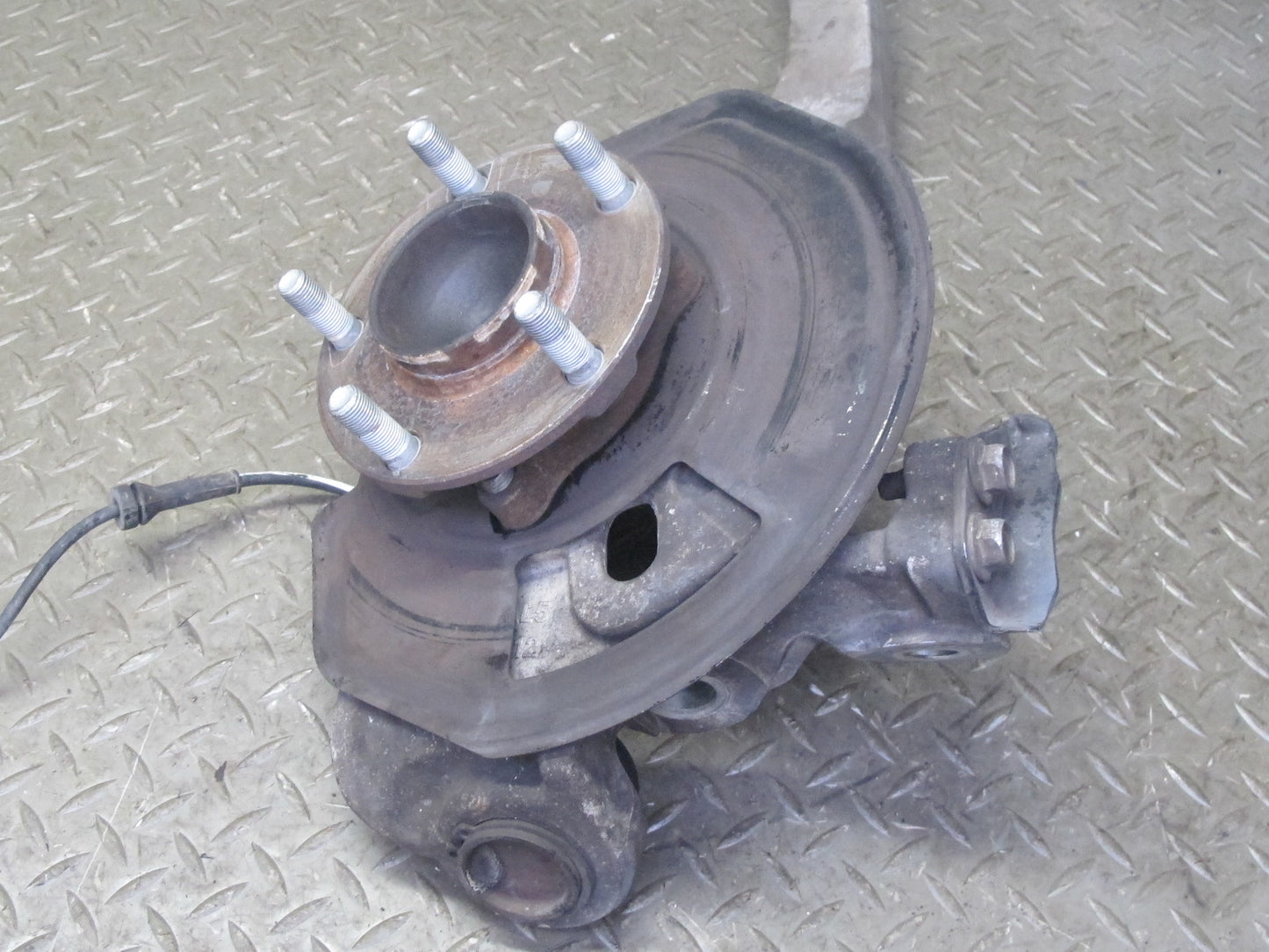 05-09 Nissan 350Z Z33 Front Left Spindle Knuckle Wheel Hub Bearing OEM