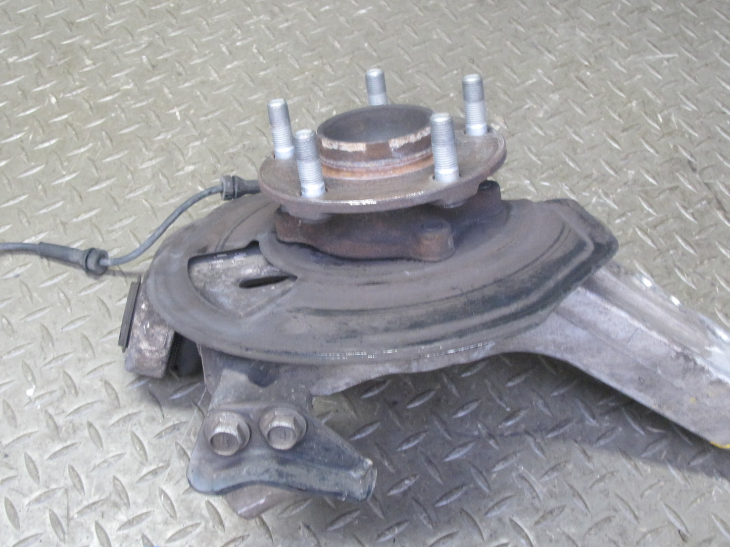 05-09 Nissan 350Z Z33 Front Left Spindle Knuckle Wheel Hub Bearing OEM