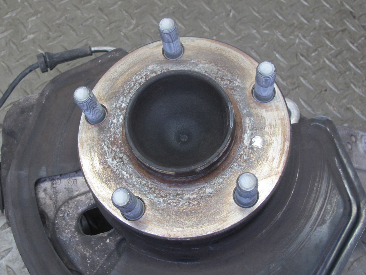 05-09 Nissan 350Z Z33 Front Left Spindle Knuckle Wheel Hub Bearing OEM