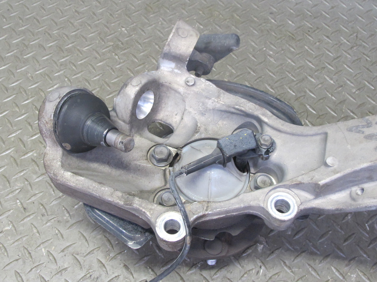 05-09 Nissan 350Z Z33 Front Left Spindle Knuckle Wheel Hub Bearing OEM