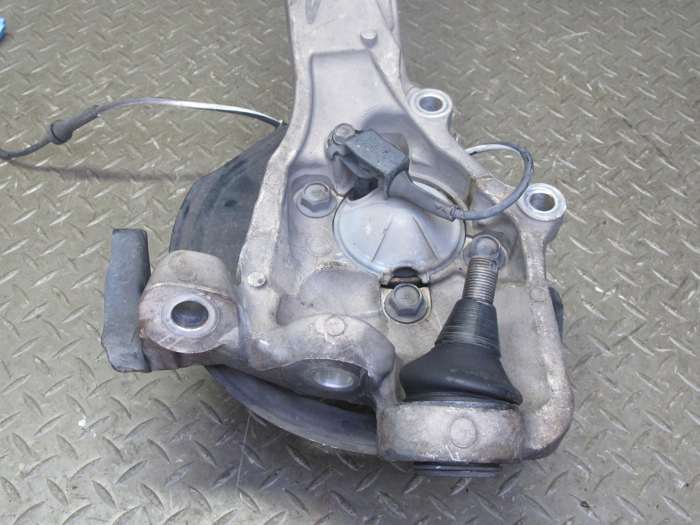 05-09 Nissan 350Z Z33 Front Left Spindle Knuckle Wheel Hub Bearing OEM