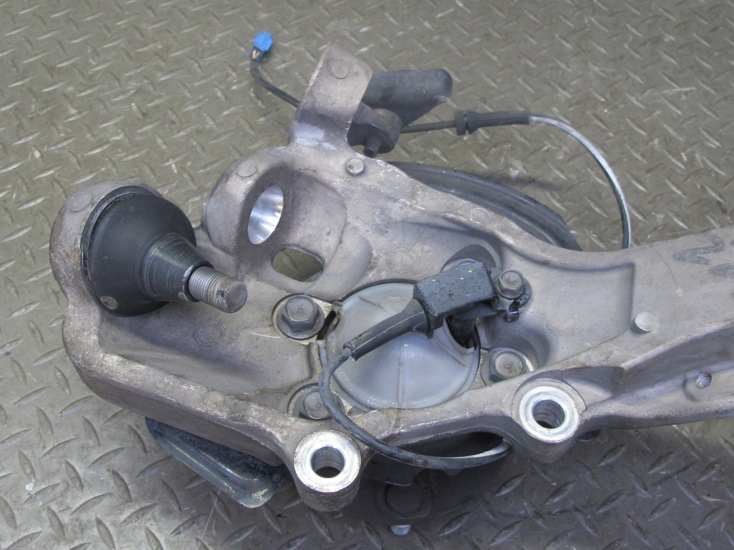 05-09 Nissan 350Z Z33 Front Left Spindle Knuckle Wheel Hub Bearing OEM