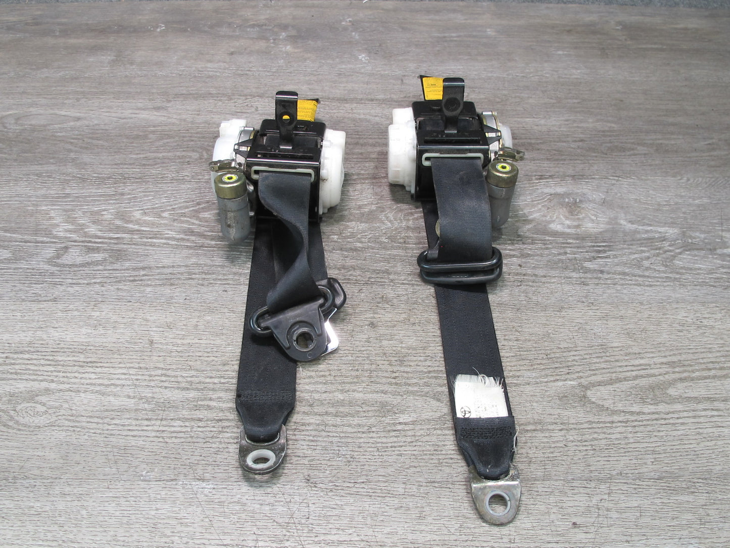 02-05 TOYOTA MR2 FRONT RIGHT & LEFT SIDE SEATBELT RETRACTOR SET OEM