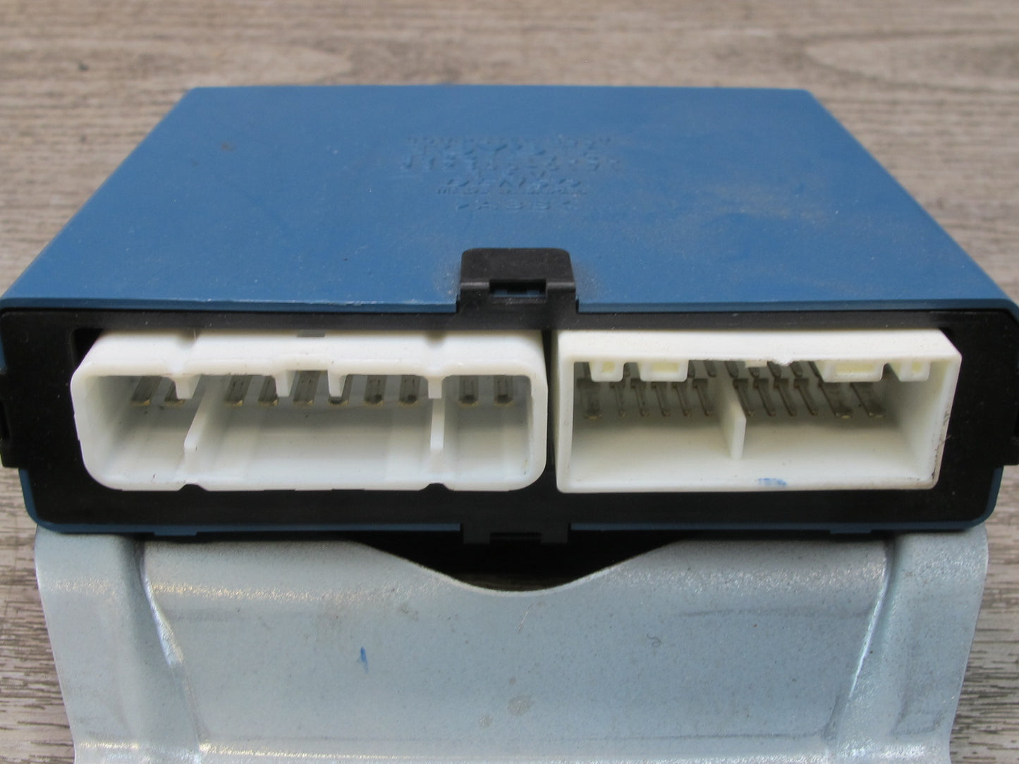 00-05 Toyota MR2 Spyder ZZW30L Multiplex Body Control Module 89221-17020 OEM
