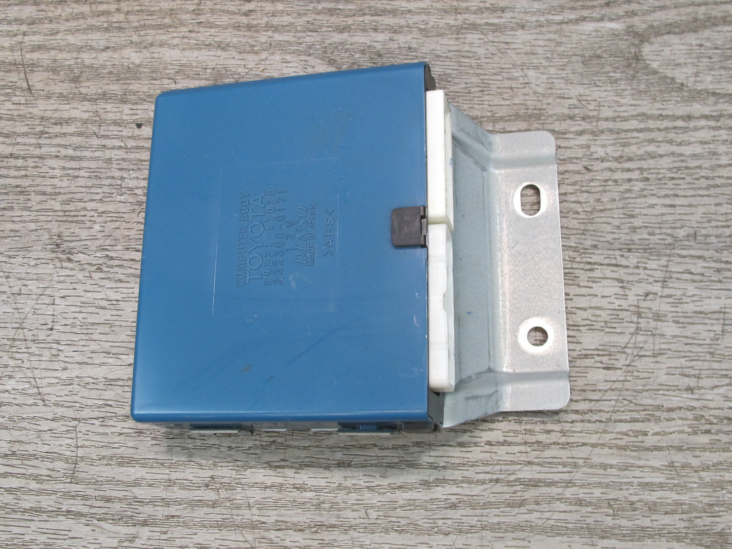 00-05 Toyota MR2 Spyder ZZW30L Multiplex Body Control Module 89221-17020 OEM