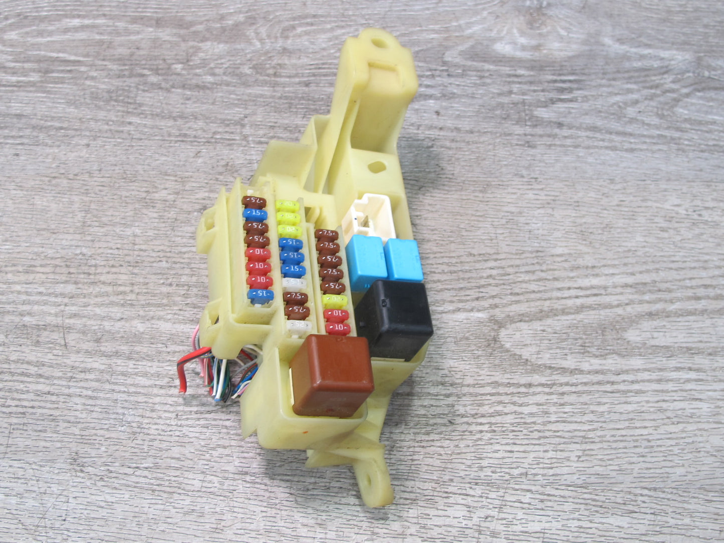 00-05 Toyota MR2 Spyder ZZW30L Interior Dash Fuse Relay Box Module OEM