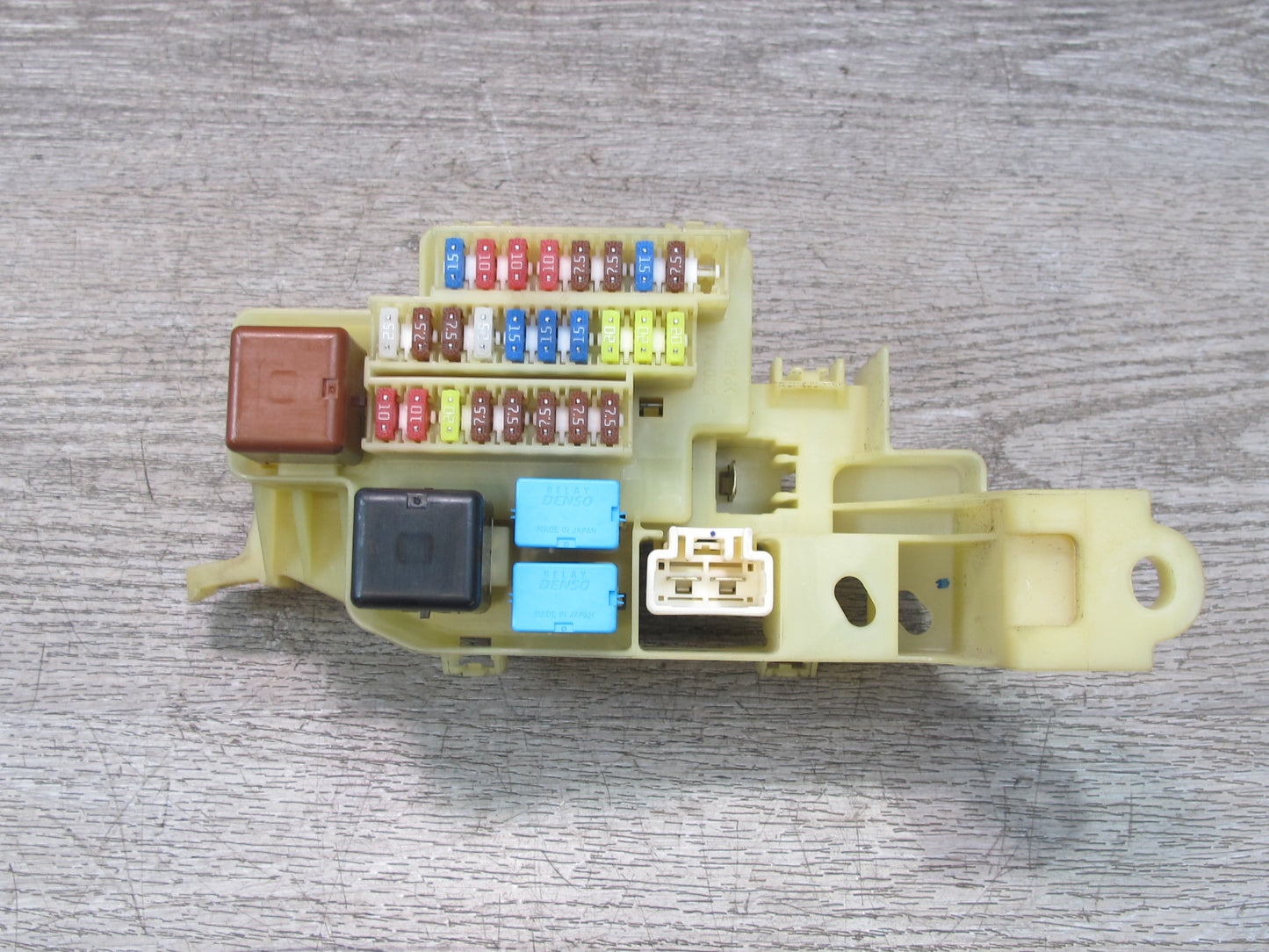 00-05 Toyota MR2 Spyder ZZW30L Interior Dash Fuse Relay Box Module OEM