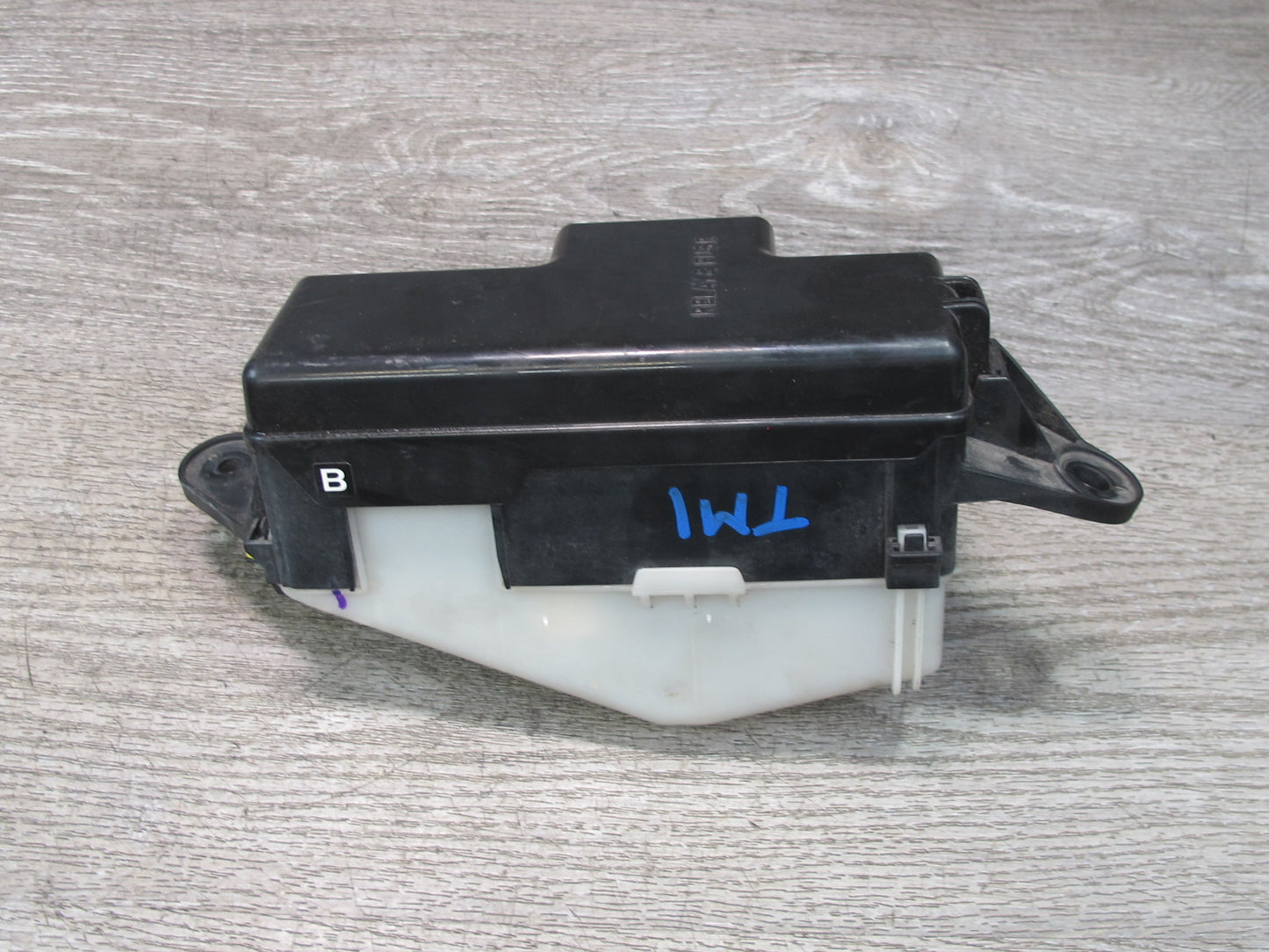 00-05 Toyota MR2 Spyder Front Left Luggage Compartment Fuse Relay Box OEM